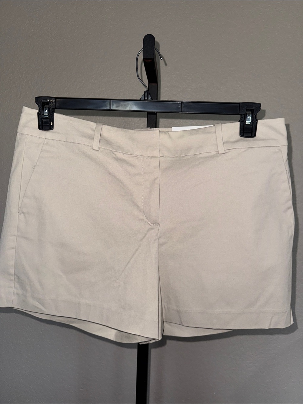 Ann Taylor The 5” Short - Khaki - NWT